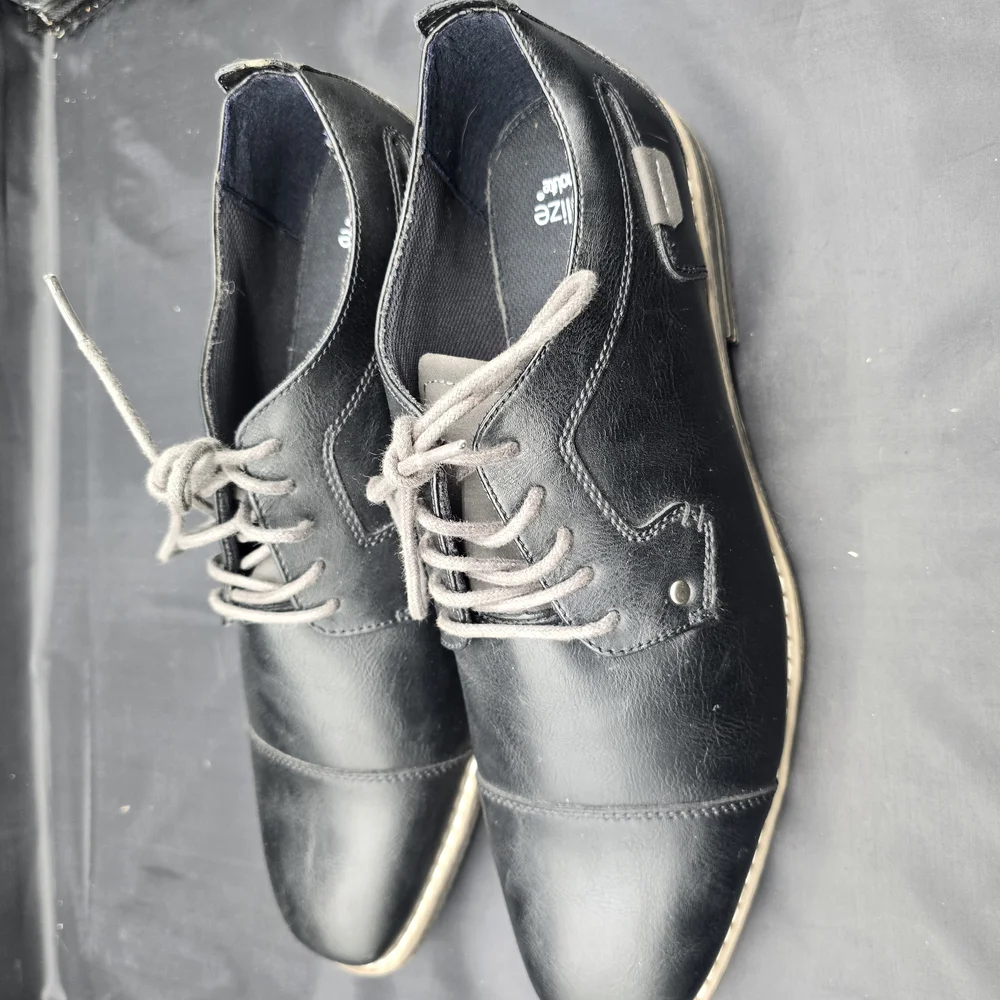 Sonoma Black Oxfords‎ with Classic Leather Design